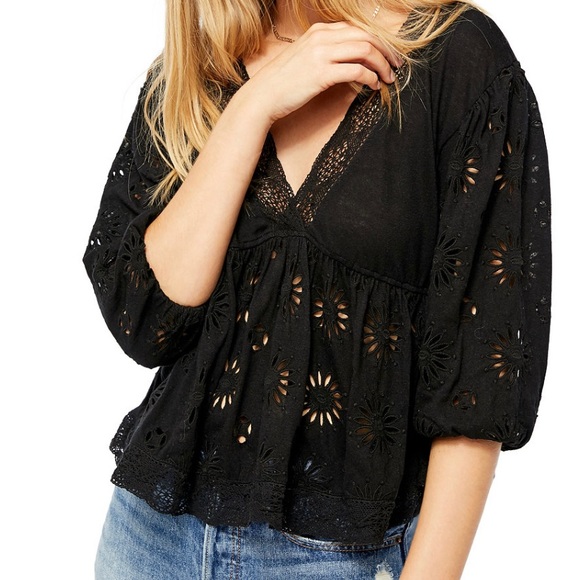 Beautiful Eyelet Laced Accents Textures Fabric Top - Picture 7 of 7